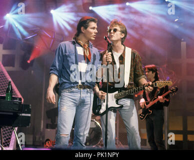 A-ha (l-r:) Morten Harket, Pal Waaktaar-Savoy am 04.12.1990 in Köln/Köln. | Verwendung weltweit Stockfoto