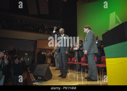 Nelson Mandela, erhält die Freiheit der Stadt, in Glasgow, Schottland, im Oktober 1993. Rex 220879 JSU. Stockfoto