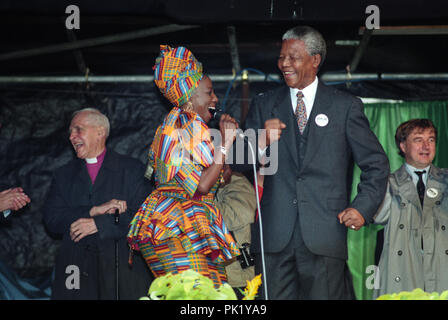 Nelson Mandela, erhält die Freiheit der Stadt, in Glasgow, Schottland, im Oktober 1993. Rex 220879 JSU. Stockfoto