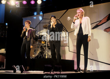 Human League (L-R): Joanne Catherall, Philip Oakey, Susan Ann Sulley am 20.08.1986 in Bochum. | Verwendung weltweit Stockfoto