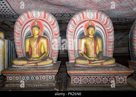 Buddha Figuren, die Höhle der Großen Könige, Höhlentempel Dambulla, Sri Lanka Stockfoto