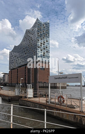 Die Elbphilharmonie Gebäude im Hafen von Hamburg, Deutschland. Stockfoto