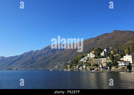 Den Lago Maggiore und das Dorf von Ascona, Schweiz Stockfoto