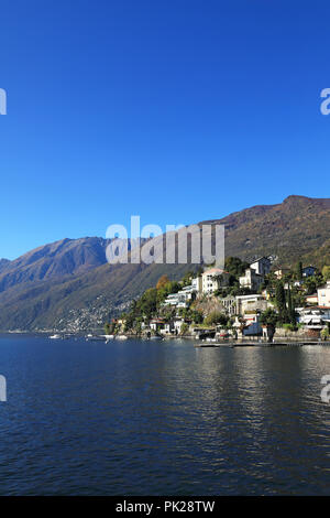 Den Lago Maggiore und das Dorf von Ascona, Schweiz Stockfoto