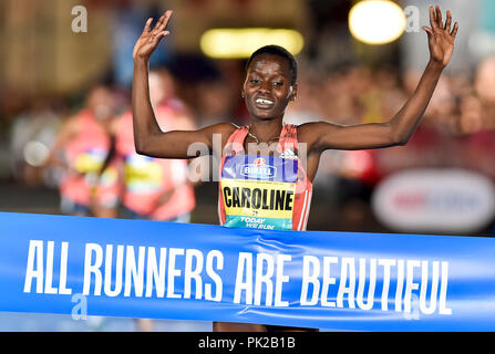 Prag, Tschechische Republik. 08 Sep, 2018. Caroline Chepkoech Kipkirui (Kenia) Gewinne während der Birell Grand Prix Prag 2018, Straße Rennen, in Prag, Tschechische Republik, am 8. September 2018. Quelle: Vit Simanek/CTK Photo/Alamy leben Nachrichten Stockfoto