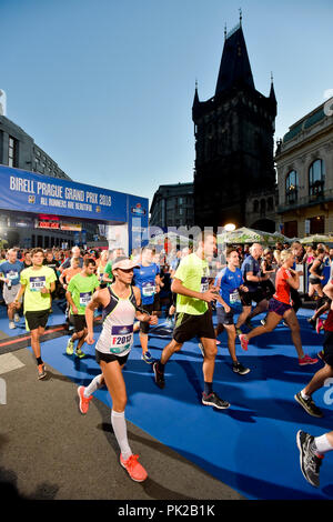 Prag, Tschechische Republik. 08 Sep, 2018. Start der Birell Grand Prix Prag 2018, Straße Rennen, in Prag, Tschechische Republik, am 8. September 2018. Quelle: Vit Simanek/CTK Photo/Alamy leben Nachrichten Stockfoto