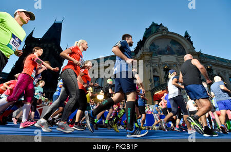 Prag, Tschechische Republik. 08 Sep, 2018. Start der Birell Grand Prix Prag 2018, Straße Rennen, in Prag, Tschechische Republik, am 8. September 2018. Quelle: Vit Simanek/CTK Photo/Alamy leben Nachrichten Stockfoto