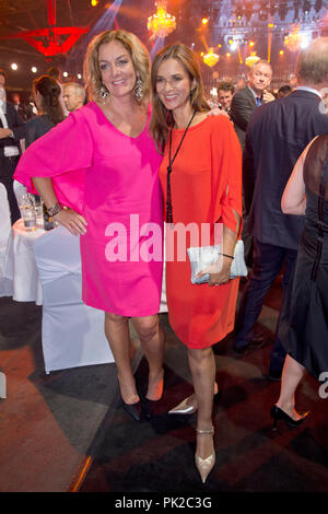 Bettina TIETJEN, Moderator, Julia Niharika SEN, Moderator, Verleihung des Deutschen Radio Preis 2018 in Hamburg am 06.09.2016. | Verwendung weltweit Stockfoto