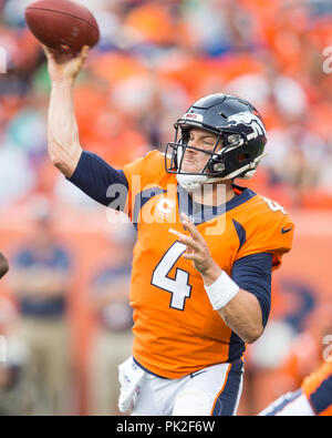 September 09, 2018: Denver Broncos quarterback Fall Keenum (4) ausgedehnt, die die Kugel im dritten Quartal ein NFL matchup zwischen die Seattle Seahawks und die Denver Broncos Broncos am Stadion an der Meile hoch Denver CO, Scott D Stivason/Cal Sport Media Stockfoto