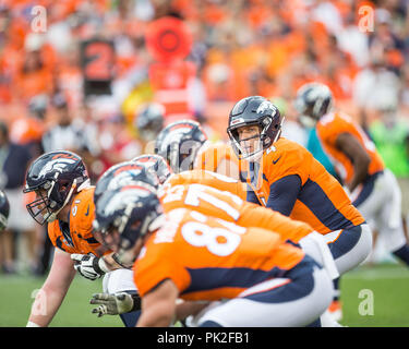 September 09, 2018: Denver Broncos quarterback Fall Keenum (4) unter Mitte im dritten Quartal ein NFL matchup zwischen die Seattle Seahawks und die Denver Broncos Broncos am Stadion an der Meile hoch Denver CO, Scott D Stivason/Cal Sport Media Stockfoto