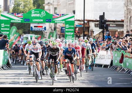 London, Großbritannien. 9. September 2018. Fahrer starten die 77 km London Stufe (Stufe 8) des OVO Energy Tour von Großbritannien Radrennen. Credit: Mark Kerrison/Alamy leben Nachrichten Stockfoto