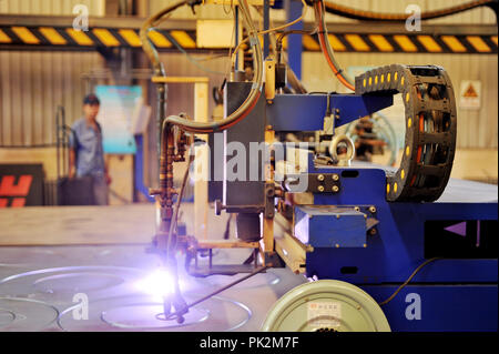 Zhangjiakou, Zhangjiakou, China. 11 Sep, 2018. Zhangjiakou, CHINA - Arbeiter an einem verarbeitenden Fabrik im Norden Chinas Zhangjiakou, Provinz Hebei. Credit: SIPA Asien/ZUMA Draht/Alamy leben Nachrichten Stockfoto