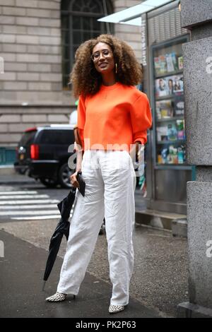 Elaine Welteroth posiert auf der Straße außerhalb des Tibi show während der New York Fashion Week - September 9, 2018 - Foto: Start- und Landebahn Manhattan*** Nur für redaktionelle Verwendung?*** | Verwendung weltweit Stockfoto