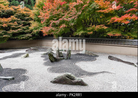 Tofuku-ji, Kyoto, Japan. Den westlichen Garten von Ryogin - eine Zen-buddhistische Tempel, der im Kare - sansui (trockene Landschaft) Stil Stockfoto