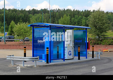 Verflüssigtes Erdgas, verflüssigtes Erdgas und Biogas Spender für gasbetriebene Fahrzeuge an Gasum Tankstelle in Salo, Finnland - 13. Juli 2018. Stockfoto