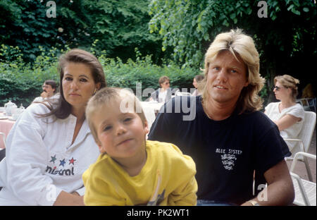 Dieter Bohlen und Erika Sauerland am 29.05.1988 in Hamburg. | Verwendung weltweit Stockfoto