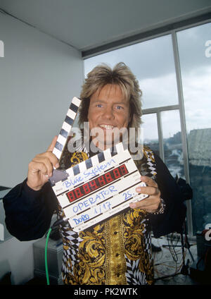 Dieter Bohlen (Blau) am 25.06.1993 in Hamburg. | Verwendung weltweit Stockfoto