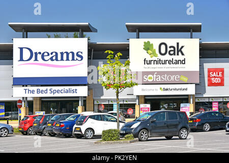 Dreams Bed & Eiche Möbel sofa Store anmelden für Home möbel Shopping kostenloser Parkplatz für Käufer am Lakeside Retail Park Thurrock Essex England Großbritannien Stockfoto