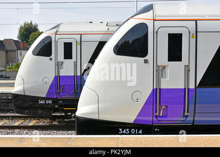 Nahaufnahme der vorderen zwei tfl Crossrail Klasse 345 Elizabeth Linie Zug endet an shenfield Bahnhof Essex warten zurück London Liverpool Street England Großbritannien Stockfoto