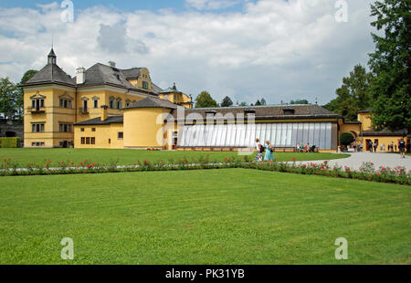Blick auf Schloss Hellbrunn bei Salzburg Stockfoto