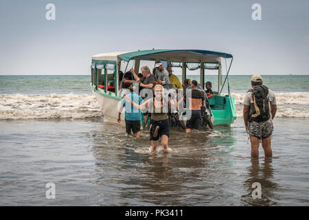 Bahia Drake (Drake Bay) ist eine kleine Bucht auf der Nordseite der Halbinsel Osa an der Küste des südwestlichen Costa Rica. Stockfoto