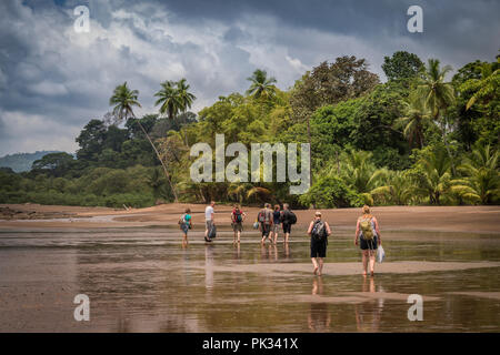 Bahia Drake (Drake Bay) ist eine kleine Bucht auf der Nordseite der Halbinsel Osa an der Küste des südwestlichen Costa Rica. Stockfoto