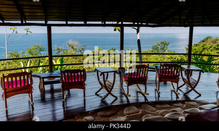 Terrasse Blick auf den Pazifischen Ozean von La Cusinga Hotel, Costa Rica Stockfoto