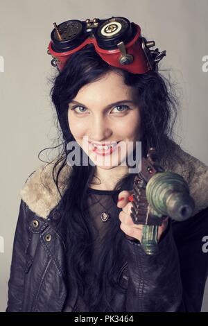 Headshot dieselpunk Mädchen mit Ray Gun Stockfoto