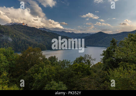 See Goygol in Aserbaidschan im September Stockfoto