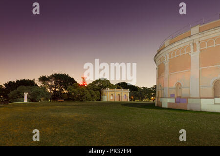 Der National Trust - Gelistet Waverley Reservoir an Waverley Oval in Sydney, Australien, bei Nacht. Stockfoto