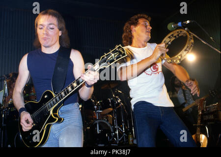 BAP mit Sänger Wolfgang Niedecken ist eine Rockband aus Köln (Deutschland) singen "Kölsch" Dialekt. | Verwendung weltweit Stockfoto