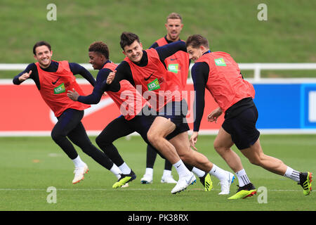 England's Harry Maguire (Mitte), James Tarkowski (rechts), Ben Chilwell und Demarai Grau während des Trainings im St Georges' Park, Burton. PRESS ASSOCIATION Foto. Bild Datum: Montag, September 10, 2018. Siehe PA-Geschichte Fußball England. Photo Credit: Mike Egerton/PA-Kabel. Einschränkungen: Nutzung unter FA Einschränkungen. Nur für den redaktionellen Gebrauch bestimmt. Kommerzielle Nutzung nur mit vorheriger schriftlicher Zustimmung der FA. Keine Bearbeitung außer zuschneiden. Stockfoto