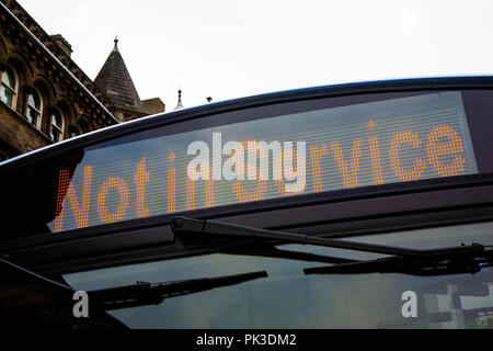 Eine, die nicht in Dienst sind, LED-Ziel Zeichen auf einem Volvo single decker Bus in Huddersfield, West Yorkshire, England Stockfoto