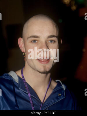 East 17 (Brian Harvey) am 24.11.1994 in Berlin. | Verwendung weltweit Stockfoto