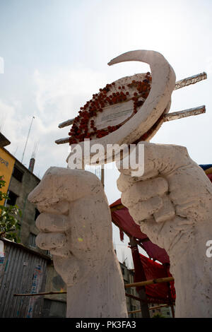 Die Website der Rana Plaza Katastrophe, wo über 1.000 Menschen ihr Leben verloren, wenn ein 8-stöckiges Gebäude in Dhaka, Bangladesch, zusammen. Stockfoto
