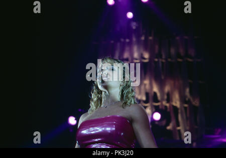 Britney Spears, amerikanische Popsängerin, bei einem Videodreh, Deutschland 1999. Amerikanische Popsängerin Britney Spears, die bei der Aufnahme einen Videoclip zu München, Deutschland 1999. | Verwendung weltweit Stockfoto