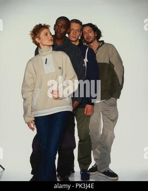 Faithless, britische Musikergruppe, bei einem Fotoshooting in München, Deutschland 2003. Britische band Faithless während einer fördernden Foto Shooting in München, Deutschland 2003. | Verwendung weltweit Stockfoto