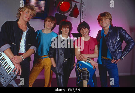 Nena, deutsche Popmusikerin, mit ihrer Band, Deutschland 1983. Deutsche Pop Sängerin Nena mit ihrer Band, Deutschland 1983. | Verwendung weltweit Stockfoto