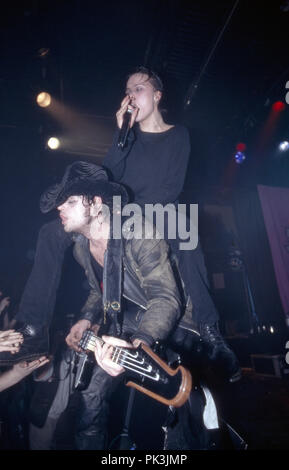 Ville Valo, Sänger von 'ihm', Musikgruppe aus Finnland, bei einem Konzert in Helsinki, Finnland 2000. Sänger Ville Valo von Finnischen Musik Band 'ihm' in Helsinki, Finnland 2000. | Verwendung weltweit Stockfoto