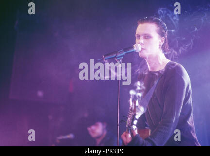 Ville Valo, Sänger von 'ihm', Musikgruppe aus Finnland, bei einem Konzert in Helsinki, Finnland 2000. Sänger Ville Valo von Finnischen Musik Band 'ihm' in Helsinki, Finnland 2000. | Verwendung weltweit Stockfoto