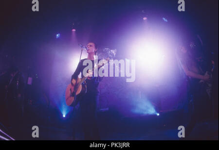 Ville Valo, Sänger von 'ihm', Musikgruppe aus Finnland, bei einem Konzert in Helsinki, Finnland 2000. Sänger Ville Valo von Finnischen Musik Band 'ihm' in Helsinki, Finnland 2000. | Verwendung weltweit Stockfoto