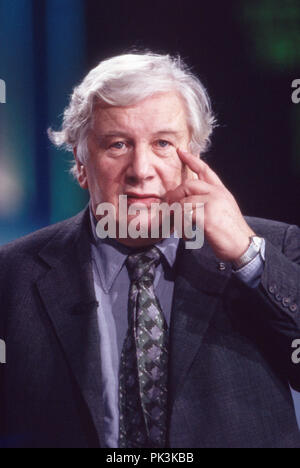 Sir Peter Ustinov bei der letzten Sendung der ARD Spielshow 'Auf los geht's los" in der Philipshalle in Düsseldorf, Deutschland 1986. Sir Peter Ustinov in der letzten Show von 'Auf's geht los' Quiz- und Gameshow im Deutschen Fernsehen los live von Philipshalle Düsseldorf, Deutschland 1986. | Verwendung weltweit Stockfoto