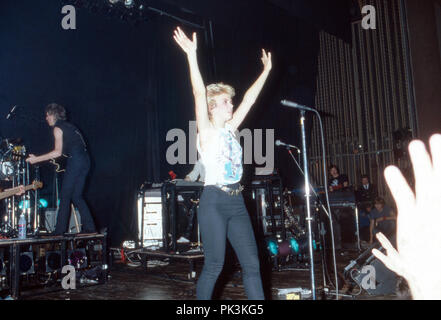 Kim Wilde, britische Popsängerin, bei einem Konzert, Deutschland 1982. Britische Sängerin Kim Wilde, live, Deutschland 1982. | Verwendung weltweit Stockfoto