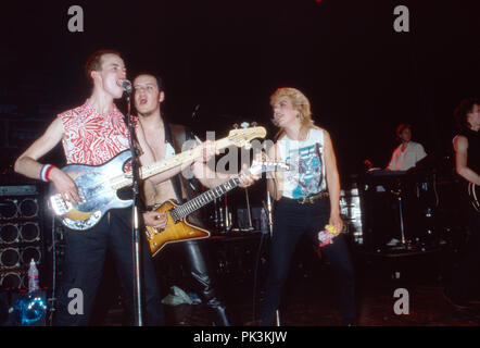 Kim Wilde, britische Popsängerin, bei einem Konzert, Deutschland 1982. Britische Sängerin Kim Wilde, live, Deutschland 1982. | Verwendung weltweit Stockfoto