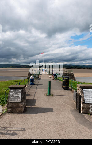 Arnside Pier und den Fluss Kent Mündung Arnside Cumbria Stockfoto