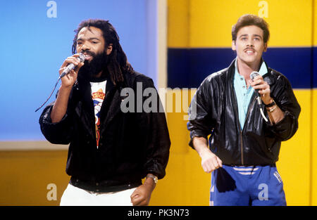 Bad Boys Blue (L-R): Trevor Oliver Taylor, John Edward McInerney am 13.11.1986 in München. | Verwendung weltweit Stockfoto