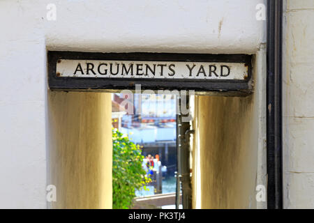 Argumente Yard-zeichen, Whitby, North Yorkshire, England, UK. Stockfoto