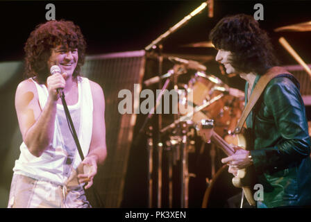 Deep Purple (L-R): Ian Gillan, Ritchie Blackmore am 17.02.1987 in München. | Verwendung weltweit Stockfoto