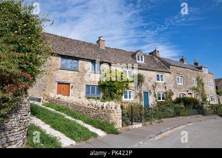 Reihe von Cottages im cotswold Dorf Maugersbury, Cotswolds, Gloucestershire, England Stockfoto