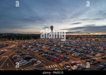 Flughafen Edinburgh, Parkplatz Stockfoto